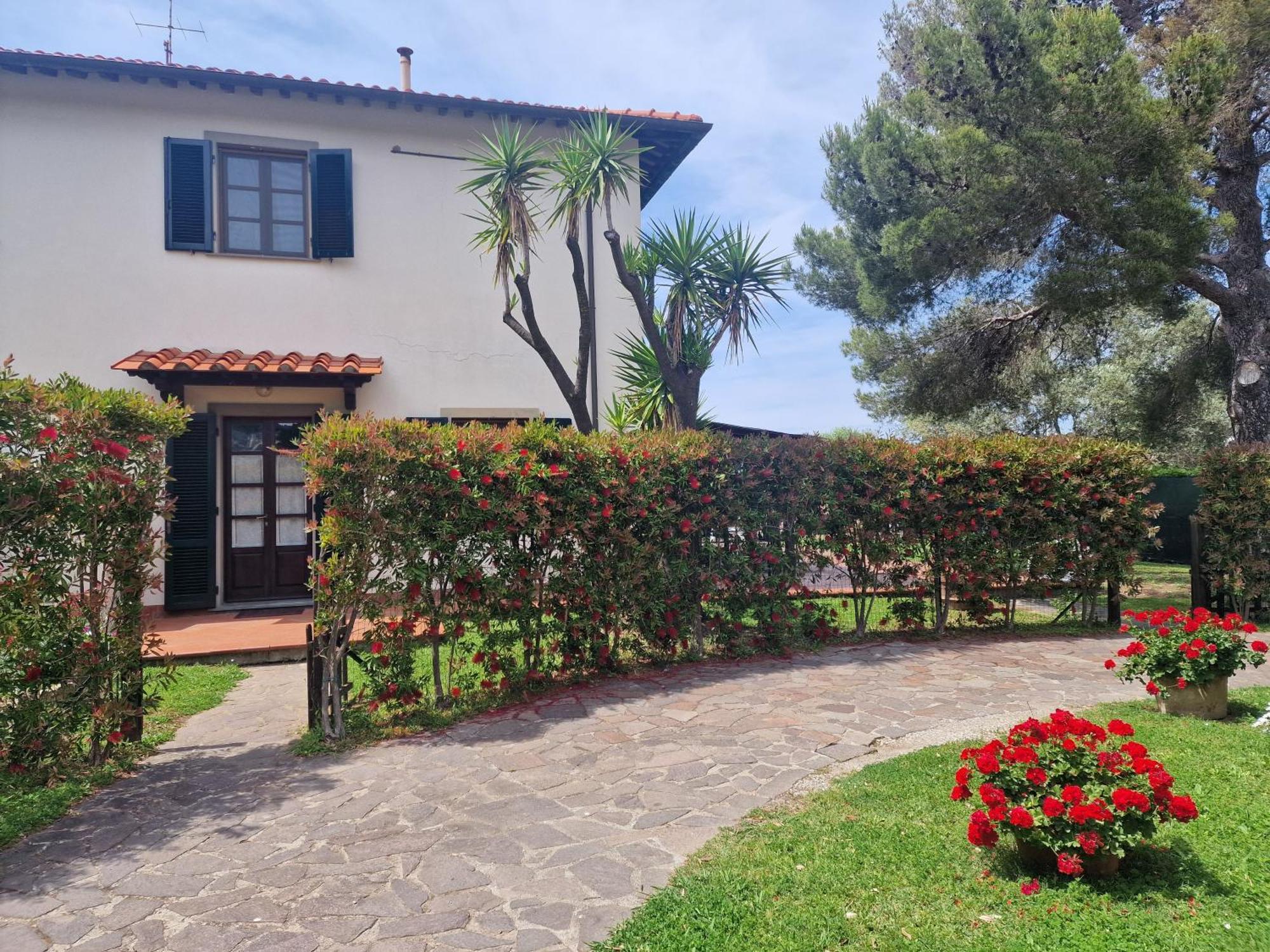Campo Al Lupo Apartment Livorno Exterior photo