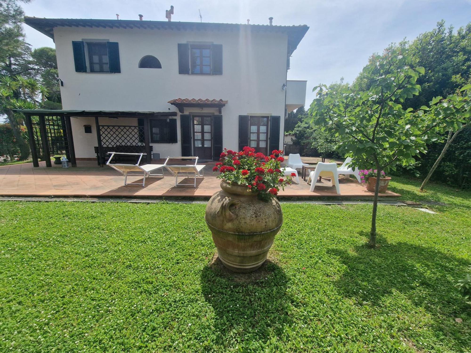 Campo Al Lupo Apartment Livorno Exterior photo